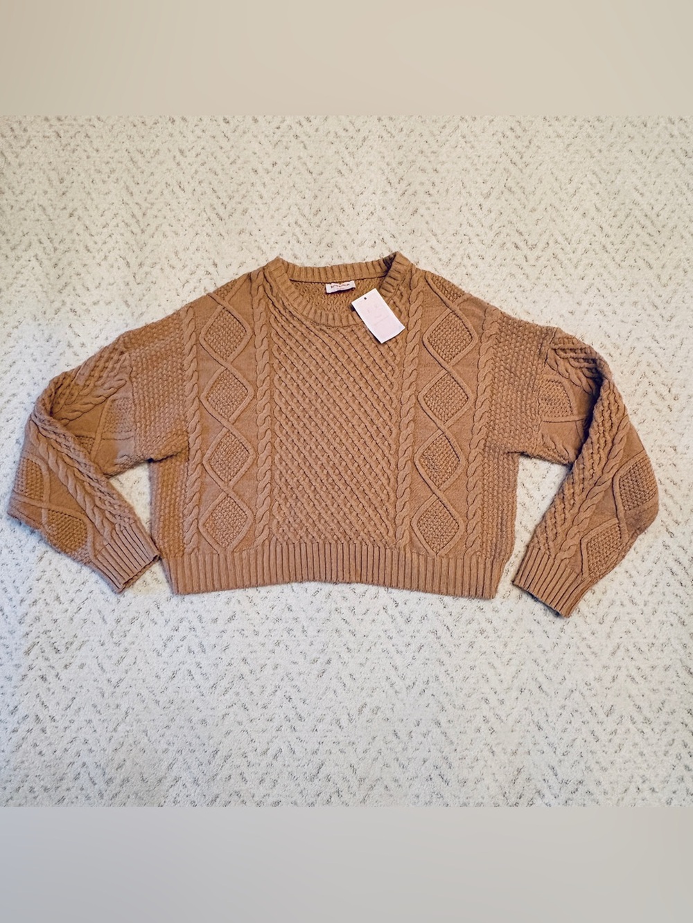 Buttermelon NEW Tan Oversized Chunky Cable Knit Cropped Sweater Size Large - Picture 2 of 9